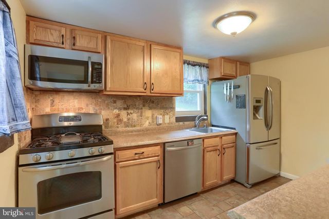 5212 EARL DR, Harrisburg, PA 17112