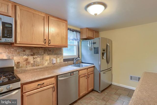 5212 EARL DR, Harrisburg, PA 17112