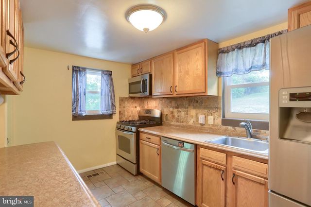5212 EARL DR, Harrisburg, PA 17112