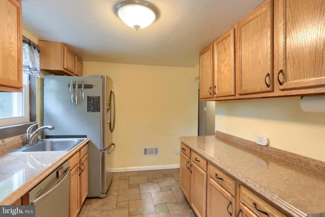 5212 EARL DR, Harrisburg, PA 17112