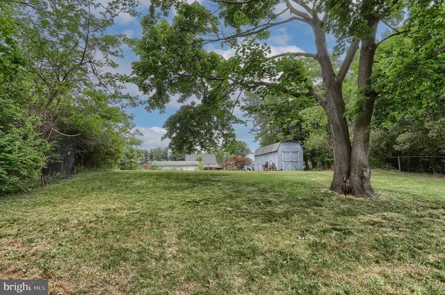 5212 EARL DR, Harrisburg, PA 17112