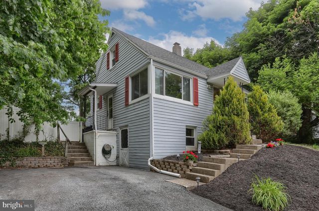 5212 EARL DR, Harrisburg, PA 17112