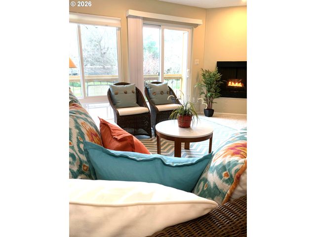 1661 Nw LAKEWAY Ln, Beaverton, OR 97006