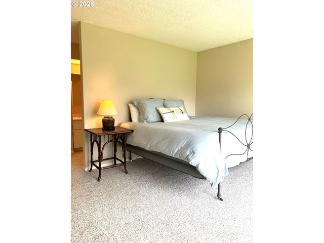 1661 Nw LAKEWAY Ln, Beaverton, OR 97006