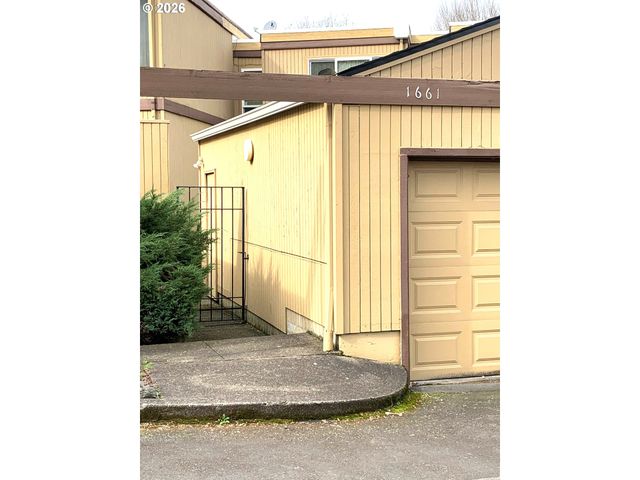 1661 Nw LAKEWAY Ln, Beaverton, OR 97006
