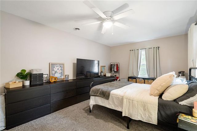 6338 Oak Grove Road, Kansas City, KS 66106