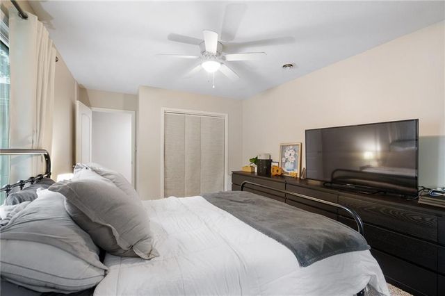 6338 Oak Grove Road, Kansas City, KS 66106