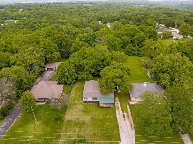 6338 Oak Grove Road, Kansas City, KS 66106