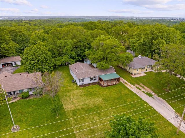 6338 Oak Grove Road, Kansas City, KS 66106