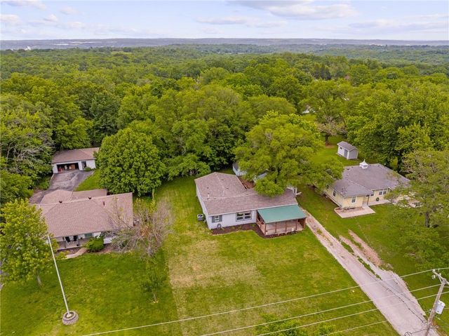 6338 Oak Grove Road, Kansas City, KS 66106