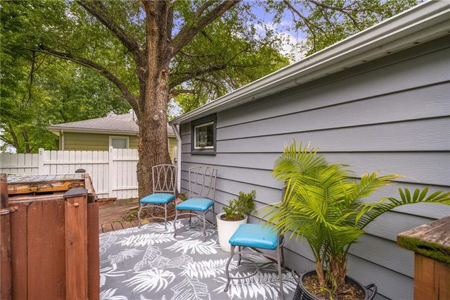 6338 Oak Grove Road, Kansas City, KS 66106