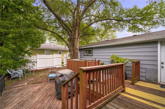 6338 Oak Grove Road, Kansas City, KS 66106