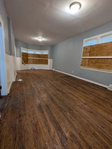 8601 S Kingston Avenue, Chicago, IL 60617