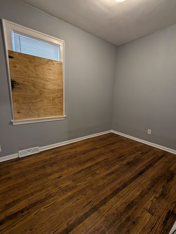 8601 S Kingston Avenue, Chicago, IL 60617