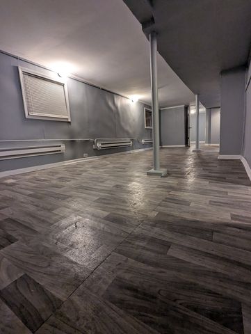 8601 S Kingston Avenue, Chicago, IL 60617