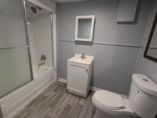 8601 S Kingston Avenue, Chicago, IL 60617