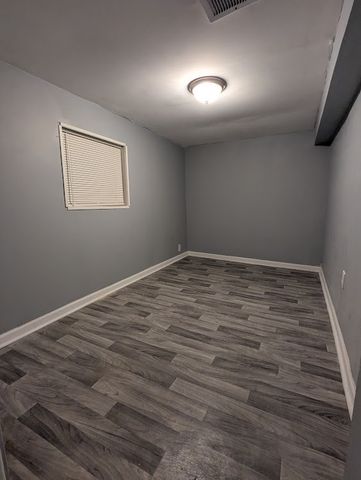 8601 S Kingston Avenue, Chicago, IL 60617