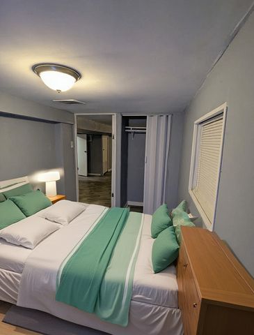 8601 S Kingston Avenue, Chicago, IL 60617