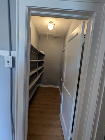 8601 S Kingston Avenue, Chicago, IL 60617