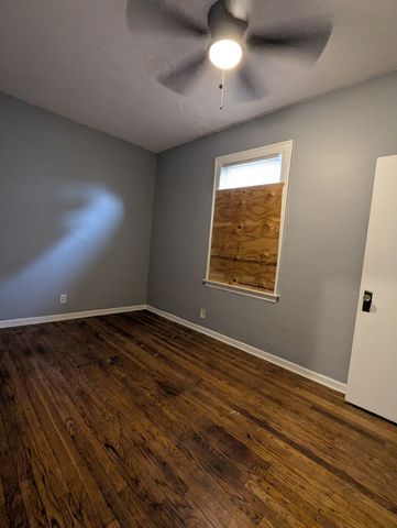 8601 S Kingston Avenue, Chicago, IL 60617