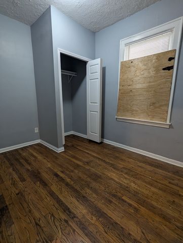 8601 S Kingston Avenue, Chicago, IL 60617