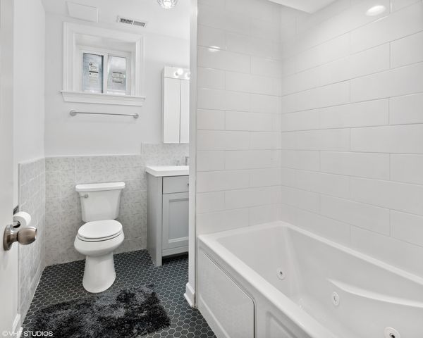 2347 W Altgeld Street, Chicago, IL 60647