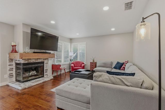 9281 Abert Ct, Elk Grove, CA 95758