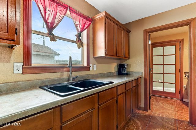 320 MIRASOL Drive, El Paso, TX 79907