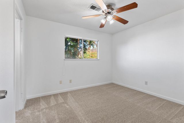 1601 W J St, Oakdale, CA 95361