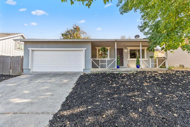 1601 W J St, Oakdale, CA 95361