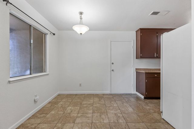 1601 W J St, Oakdale, CA 95361