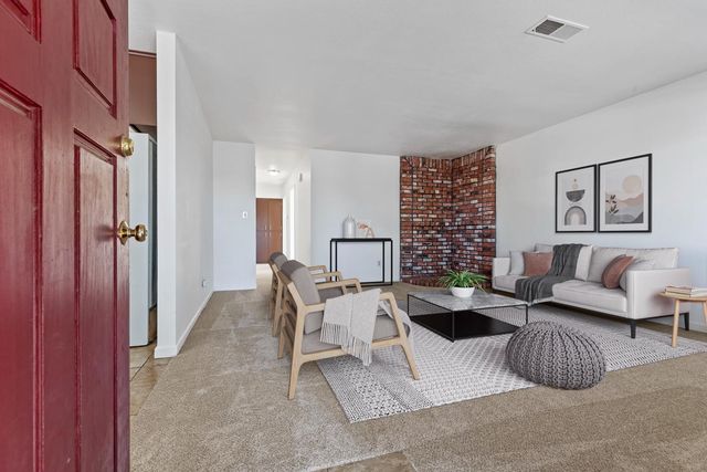 1601 W J St, Oakdale, CA 95361