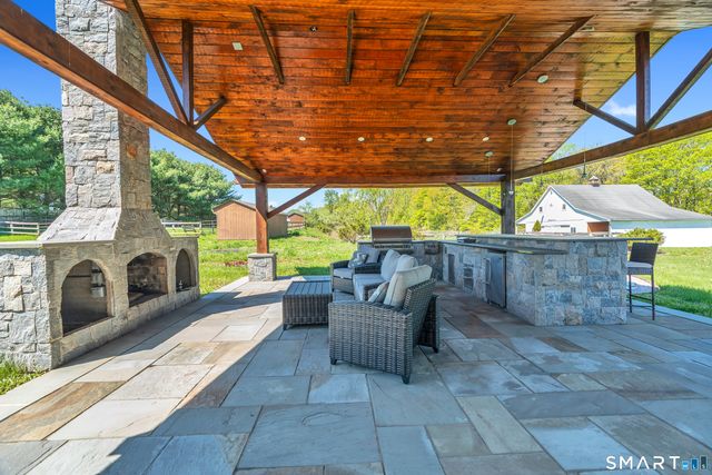 94 Cooks Lane, Guilford, CT 06437