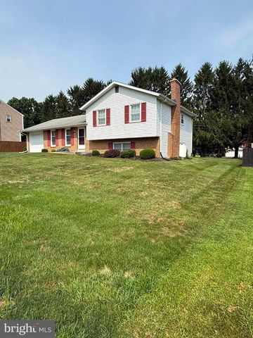 130 HOLLY DR, Mechanicsburg, PA 17055