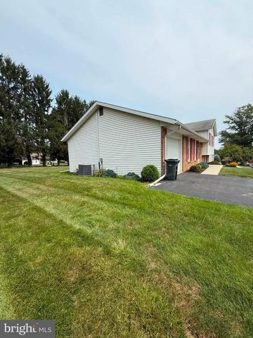 130 HOLLY DR, Mechanicsburg, PA 17055