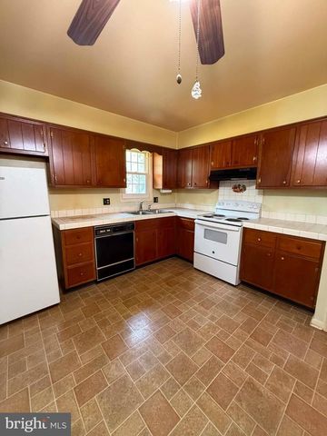 130 HOLLY DR, Mechanicsburg, PA 17055