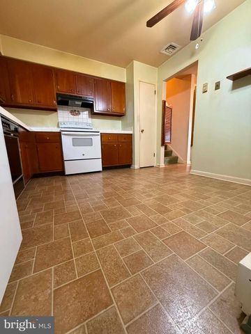 130 HOLLY DR, Mechanicsburg, PA 17055