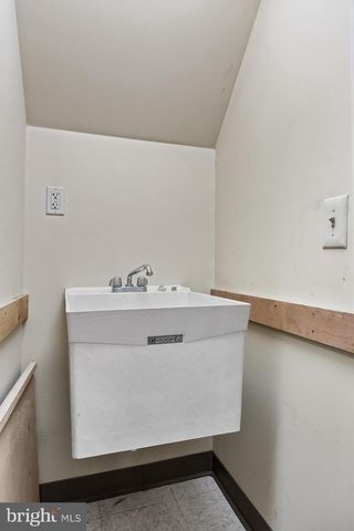 24-26 W BROAD ST, Paulsboro, NJ 08066