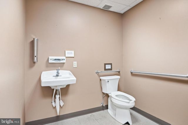 24-26 W BROAD ST, Paulsboro, NJ 08066