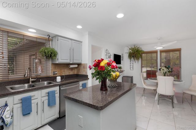 27526 Bridle Hills Drive, Farmington Hills, MI 48336