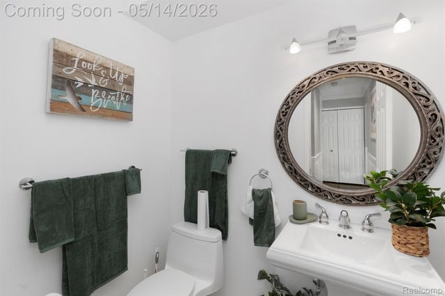 27526 Bridle Hills Drive, Farmington Hills, MI 48336