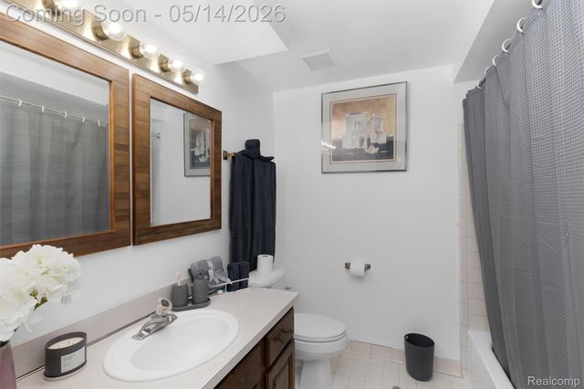 27526 Bridle Hills Drive, Farmington Hills, MI 48336