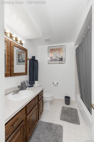 27526 Bridle Hills Drive, Farmington Hills, MI 48336
