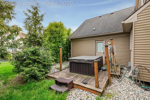 27526 Bridle Hills Drive, Farmington Hills, MI 48336