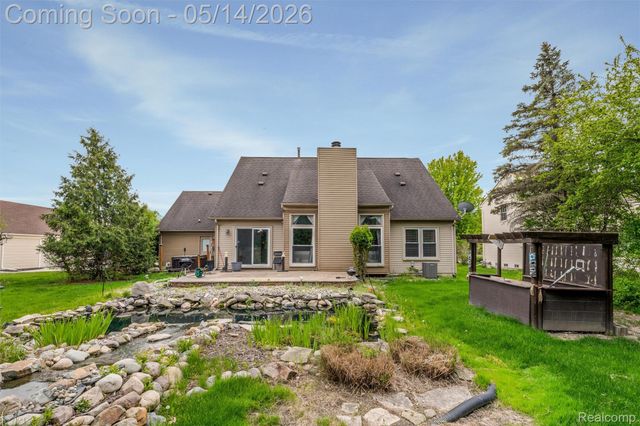 27526 Bridle Hills Drive, Farmington Hills, MI 48336