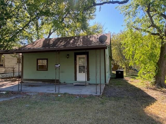 523 S Rio Grande ST, Lockhart, TX 78644