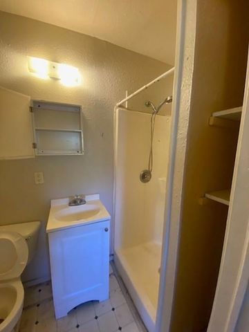 523 S Rio Grande ST, Lockhart, TX 78644