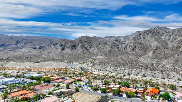 54677 Avenida Diaz, La Quinta, CA 92253