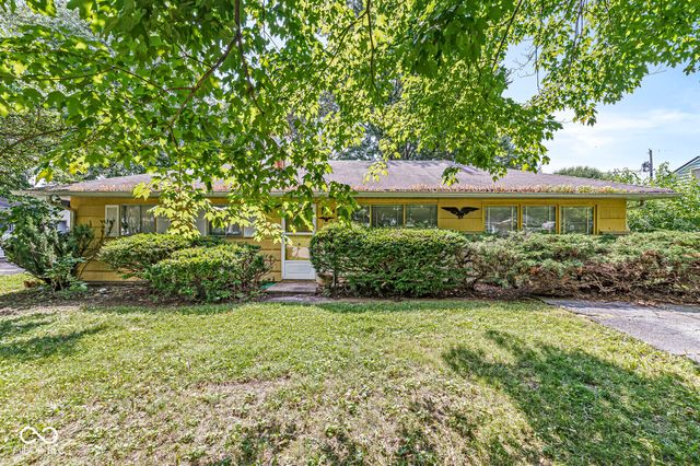 34 Crestwood Drive, Whiteland, IN 46184
