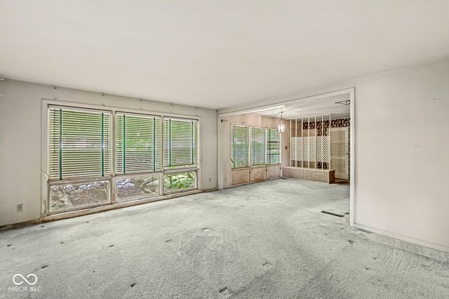 34 Crestwood Drive, Whiteland, IN 46184